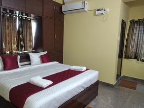 Four Seasons Homestay - Best Homestay in Tirupati- Luxurious Two Bedrooms Luxury AC apartments - Fast WiFi, Kitchen, Android TV - Easy access to Airport, Railway Station and to all Temples - Image 4
