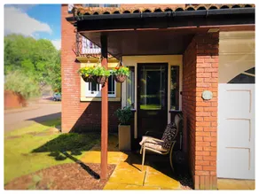 Carlton House Sleeps 5 Manchester and Peak District Free Car Parking - Image 1
