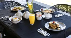 Lemon 3 Lodge Guesthouse - Image 5