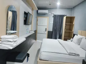 The Best Hotel - Image 2