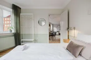 Upscale 3BR Apartment in City Center - Image 2