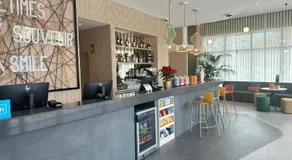Urban Sky View Apartment - Image 4