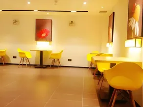 IU Hotel Zhengzhou Lvcheng Square Metro Station - Image 3