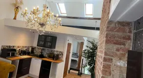 Rooftop One-Bedroom Apartment Near East Midlands Airport - Image 2