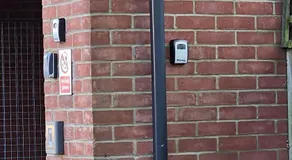 Lux Den close to M1! Netflix , Parking & Broadband - Image 5