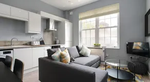 Arena Apartments - Stylish and Homely Apartments by the Ice Arena with Parking - Image 2