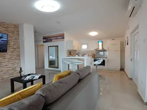 Beachfront Apartment with Balcony and Sea View - Image 5