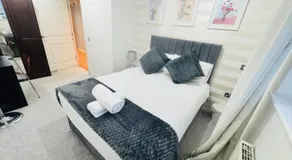 Entire Apartment next to Canary Wharf in London - Image 2