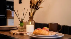 Exquisite Bolton House, Garden Living, Parking, Sleeps 7 - Image 4