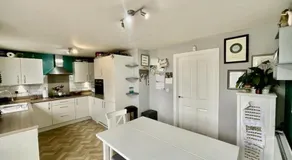 Sheffield Boutique 4-Bed Home - Image 5