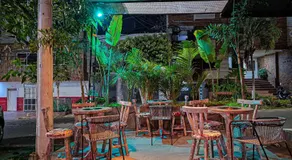 Urban Hostal Bar - Image 3