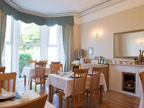 King's Lodge - Image 2