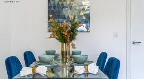 4BR-Madejski Stadium-Royal Berk Hosp-By Tempstay - Image 5