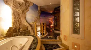 Family room, shower, toilet - Image 3