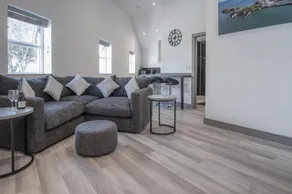 Four Seasons - 2 Bedroom Apartment - Tenby - Image 4
