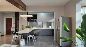 Central Avenue Luxury River View Apartment - Image 4