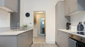 Leicester Serviced Accomodation, Sleeps 8 - Image 4