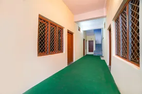 SPOT ON 69032 Minakshi Logde - Image 3