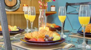 3-bed House, sleeps 8, Next to Park - Image 3