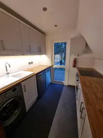 Seaside Chalet - Sleeps 6 - Image 4