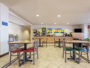 Microtel Inn & Suites by Wyndham Altus - Image 3