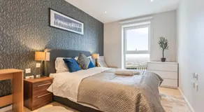 Elegant 2BR flat on 20th floor near many attractions - Image 2