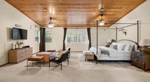 Billy Creek Luxury Lodge on the creek - Sleeps 18! - Image 2