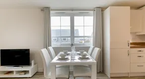 Luxurious 2-Bed Nottingham Retreat with Parking - Pass the Keys - Image 5