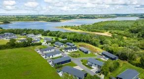 Rose Lodge, 21 Roadford Lake Lodges - Hot Tub, Free Parking and WiFi, Short Walk to Lake - Image 5