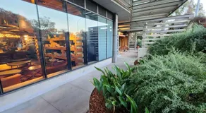 GREEN ROSE Quiet Spacious Lakeside Carpark Exceptional 70m2 - Image 2