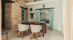 Archondia House - Holiday Apartments With Pool - Image 2