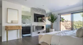 Hollywood Hills Luxury Oasis with Jacuzzi & Sauna - Image 2