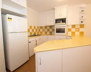 Beach Court - Airlie Beach - Image 4