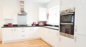 Lysander House - Modern, 4-Bed House, near Alton Towers - Image 3