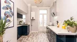 75m2 Premium - Garage Privé - Gare à 1 min - 2 Chambres - Image 2