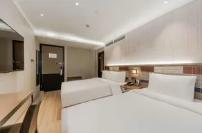 Home Inn Plus Shanghai Huaihai Road Sinan Road - Image 2