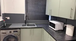 Central London 2BR Flat Ideal for Work & Family - Image 4