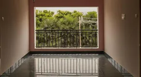 Happy Holiday Inn - Image 4