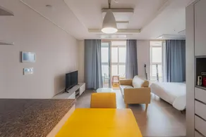 The November Stay in Landmark - Image 2