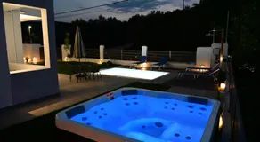 BIG BLUE HOTEL - Image 5
