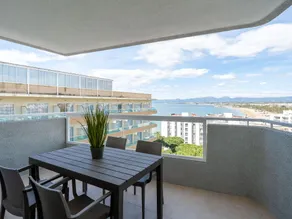 Chic Stay by the Beach - Image 1