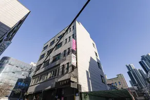 Romance Hotel - Image 4
