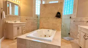 Luxurious 4-Bedroom House with Pool - Image 2