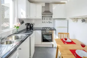JOIVY Charming flat in West Brompton - Image 5