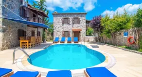 Merkezi Konumda Özel Havuzlu Taş Villa - Image 2