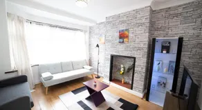 3 Bed Pet Friendly Home, With BBQ - Image 2
