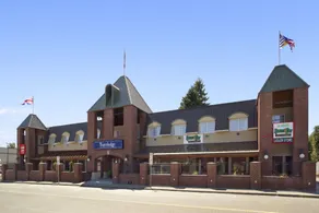 Red Lion Inn & Suites Abbotsford - Image 2