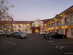 Aubyn Court Spa Motel - Image 3