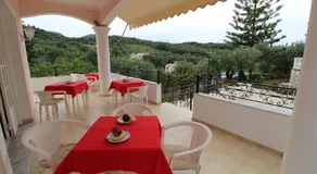 Frankis Apartments Agios Spyridonas Perithia - Image 5