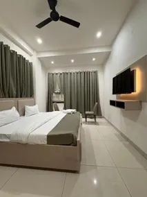 Shft-In Hotel - Image 2